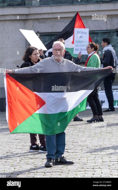 a man with a Palestinian flag during a Palestinian rally Stock Photo ...