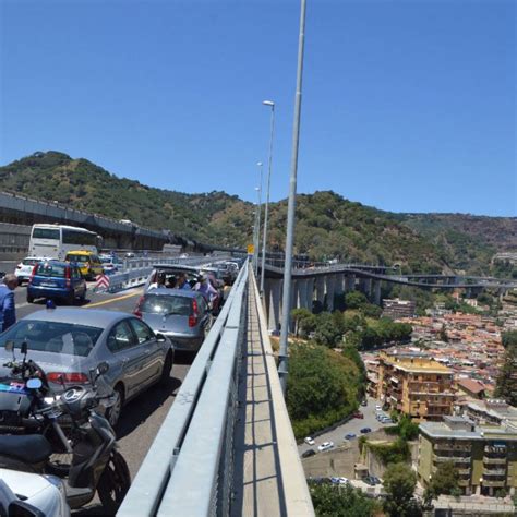 Messina No Alle Code Per Il Viadotto Ritiro Gazzetta Del Sud