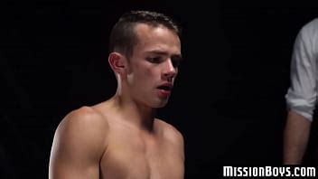 Anciano mormón observa como un joven mormón se lo mete por el culo XVIDEOS