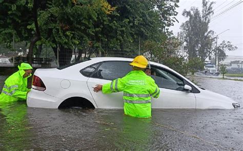 Lluvia en Guadalajara genera inundación de 60 centímetros de alto