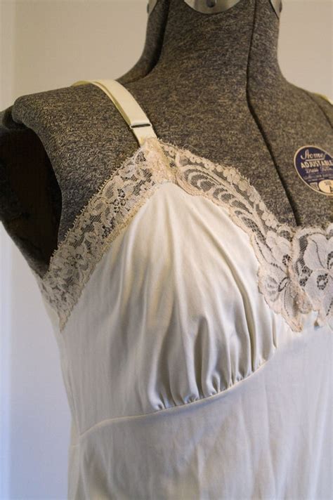 S Lorraine Quality Lingerie Ivory Cream White Nyl Gem