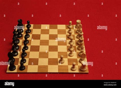 Queens fianchetto opening hi-res stock photography and images - Alamy