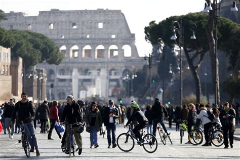 Roma oggi c è blocco del traffico chi può e chi non può circolare