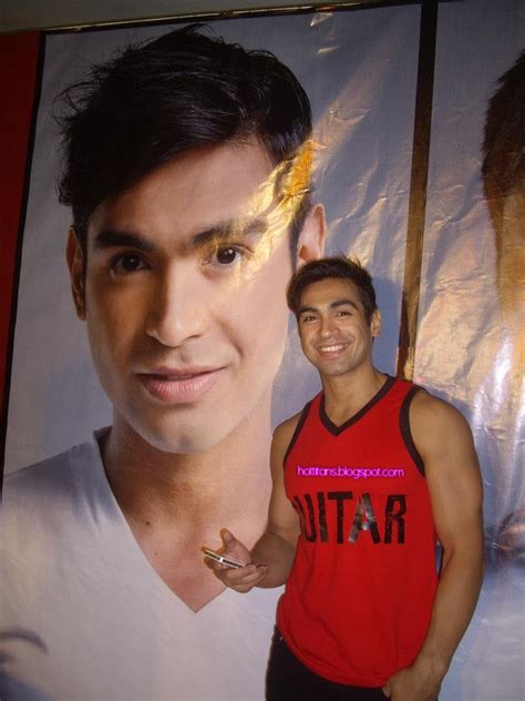 Hot Titans Guitar Bulge