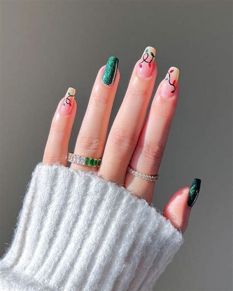 Top 40 mẫu nail Noel HOT TREND năm nay nên thử ngay