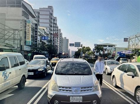 開車鬼切撞後車！氣噗噗衝下車要理論 忘打p檔下秒糗爆影像曝 Ettoday社會新聞 Ettoday新聞雲