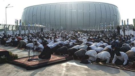 Berikut Tata Cara Beserta Bacaan Salat Idul Fitri Baca Dzikir Di