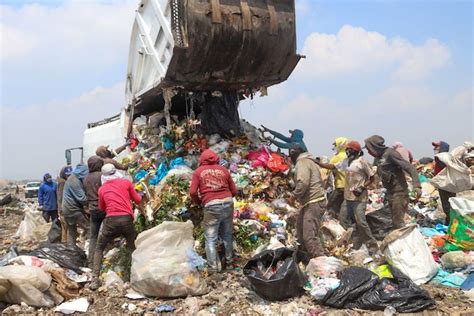 Fotogaler A Muestra C Mo Se Trabaja En El Tiradero Del Bordo De