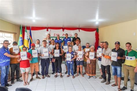 Agricultores Receberam T Tulos De Terra Gratuitos Da Prefeitura De