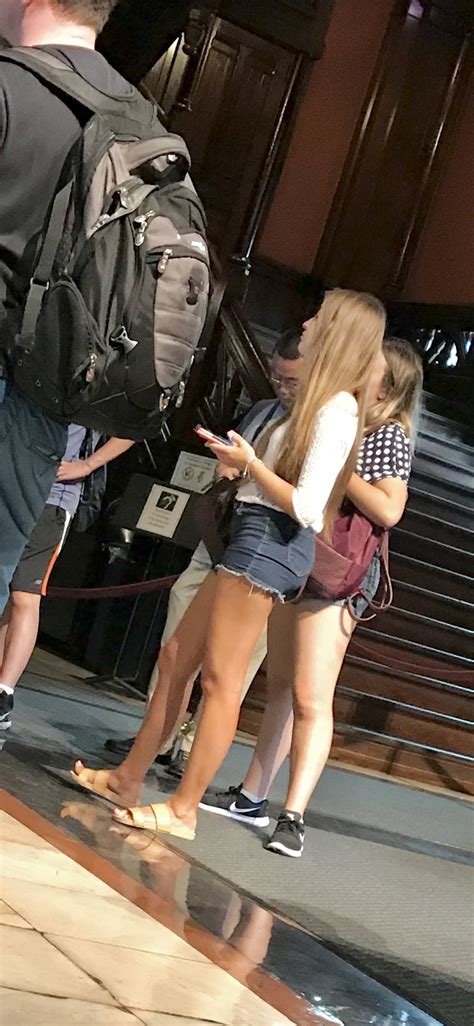 Cute College Chick With Nice Ass Touring A University Short Shorts Volleyball Forum