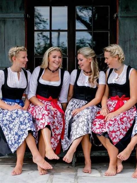 Klassich Schöne Dirndl Von Gössl Oktoberfest Outfit Barefoot Girls