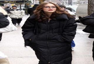 21 Hot Famous Girls Who Wear Glasses Gallery EBaum S World