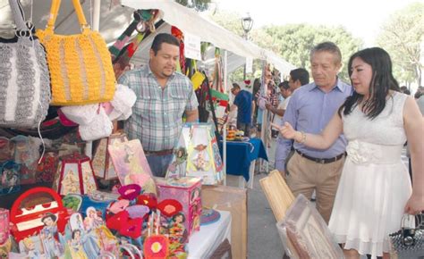 Exhiben y ponen a la venta artesanías hechas por reclusos del Cereso de