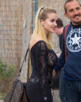 Nude In Public Berlin Preview Porn Pictures Xxx Photos Sex Images Pictoa