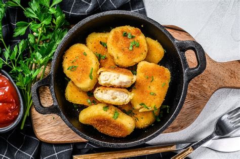 Nuggets De Pollo Frito Crujiente En Una Sart N Con Salsa De Tomate Y