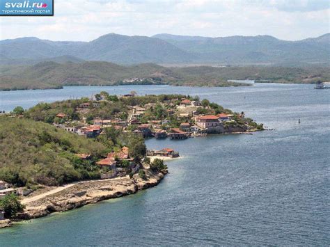 Вид с крепости Сан-Педро-де-Ла- Рока-дель-Моро, Сантьяго-де-Куба ...