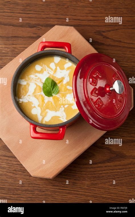 Soupe Au Poulet Dans Un Bol Banque De Photographies Et Dimages Haute