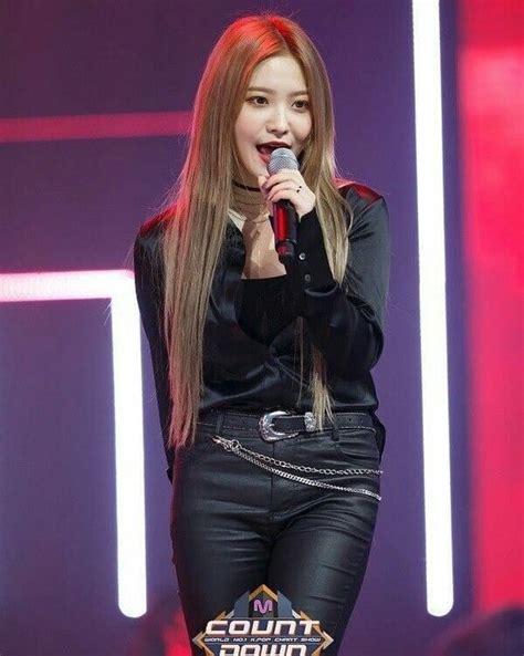 Yeri Seulgi Fandom Kim Yerim Latest Pics Leather Leggings Black