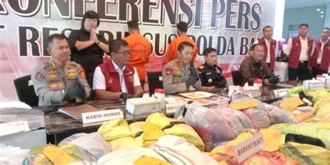 Bisnis Pakaian Bekas Di Bali Terbongkar Polisi Sita Barang Bukti