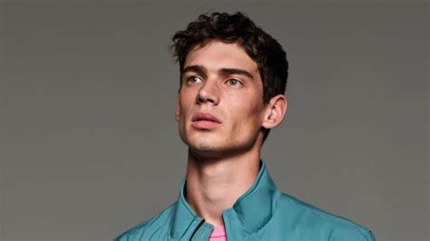 Watch Ecco La Collezione Autunno Inverno Di Guess Gq Italia