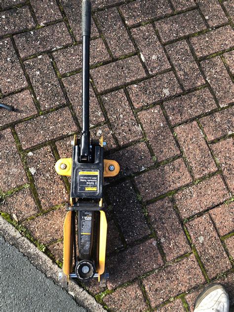 Halfords 2 Tonne Hydraulic Trolley Jack In B43 Sandwell For 20 00 For