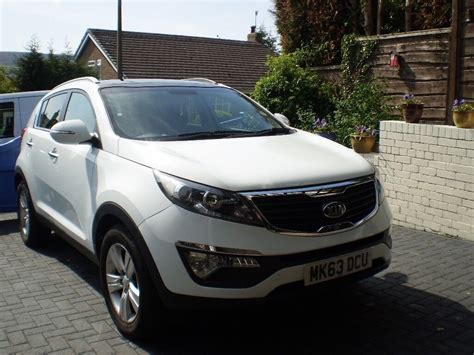 White KIA Sportage | in Glossop, Derbyshire | Gumtree