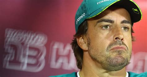 El Brutal Cabreo Fernando Alonso Con Un Miembro De La Fia Lanza Hasta La Gorra Y La Chaqueta