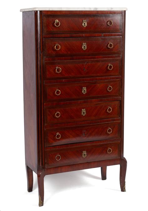 Lot LOUIS XVI LINGERIE CHEST