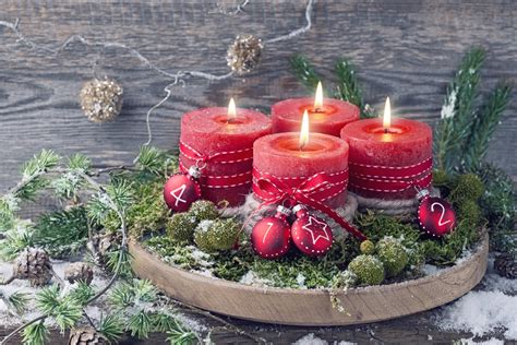 Pretty And Breathtaking Christmas Candle Decoration Ideas For The