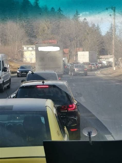 FOTO Accident cumplit în Iași Impact FRONTAL între două autotrenuri