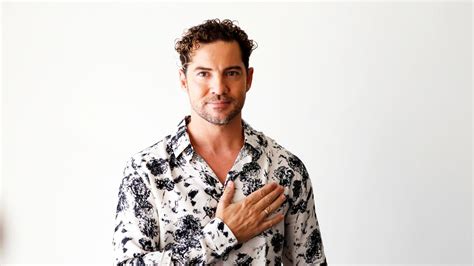 David Bisbal vuelve al pop funk latino y muestra su lado más juvenil