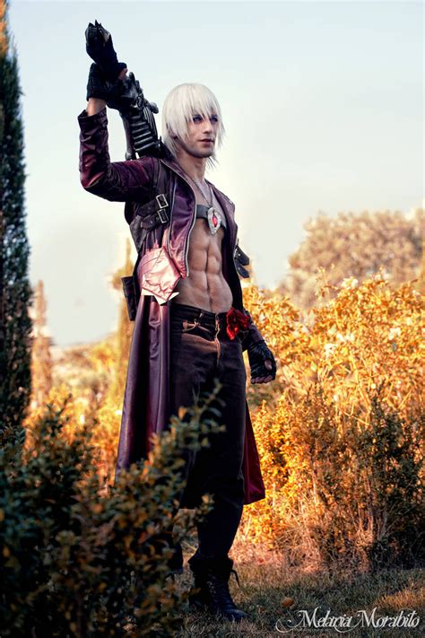 Отличный косплей на Данте из Devil May Cry 3!
