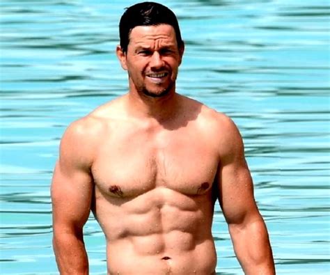 Mark Wahlberg Biography - Facts, Childhood, Family Life & Achievements