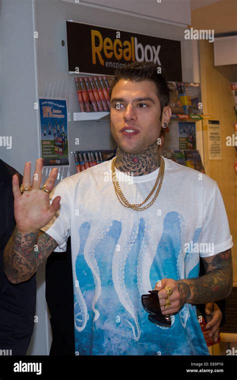 The Italian rapper and X-Factor 8th Edition Judge, "Fedez" met his fans at the Mondadori library ...