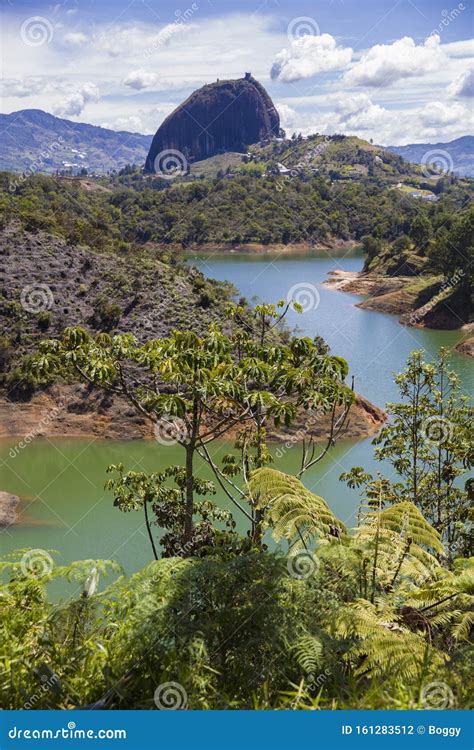 哥伦比亚瓜塔佩山麓岩石 库存照片 图片 包括有 拉丁语 户外 自然 节假日 地质 地标 哥伦比亚 161283512