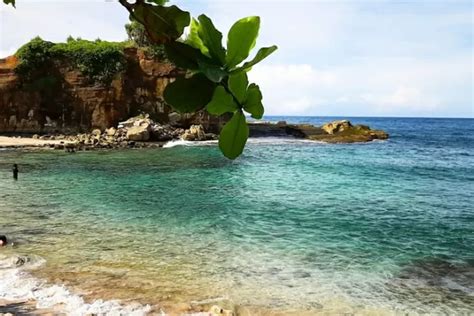 Pantai Klayar Pacitan Ada Karang Raksasa Dan Semburan Air Ajaib Koran