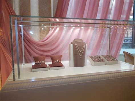 100+ Jewelry Window Displays - Ideas & Designs | Zen Merchandiser