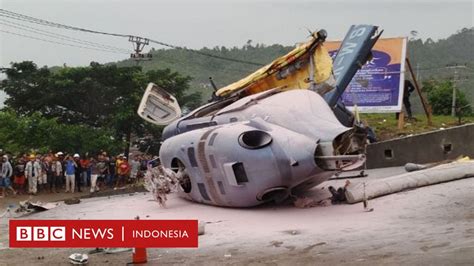 Helikopter Jatuh Pilot Dan Penumpang Luka Seorang Warga Tewas