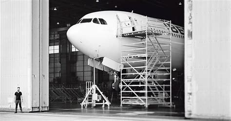 Paco Gómez fotografía los hangares de Iberia PAGINA del distrito