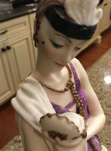 Collectible Vintage Giuseppe Armani Florence Figurine 1920s Style Lady With Powder Puff 1987