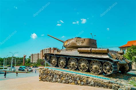 Tiraspol Transnistria De Junio De Monumento Al Tanque En