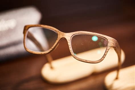 Holzbrille In Würzburg Kaufen Bei Ertel Optik Brillen Aus Holz Hergestellt