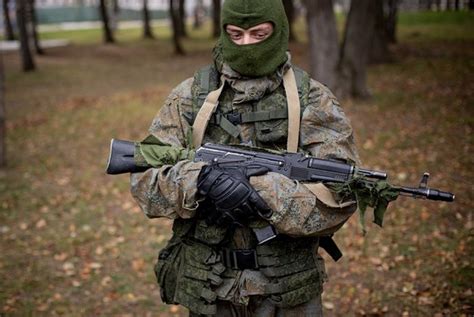 Intense Action Shots Of The Russian Army Training (30 pics)