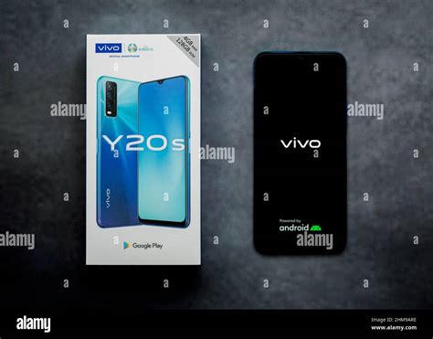 Vivo smartphone y20s hi-res stock photography and images - Alamy