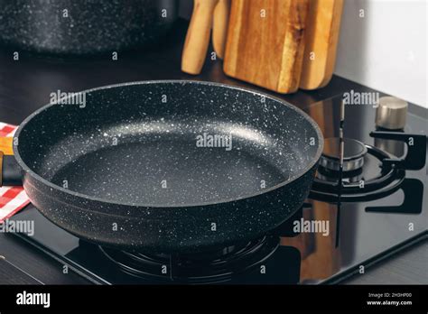 Frying Pan On The Gas Stove In A Kitchen Stock Photo Alamy