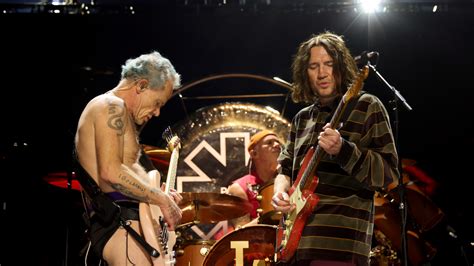 Qu Traduce Red Hot Chili Peppers El Gran Nombre De La Banda
