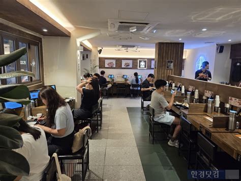 이젠 눈치 안 봐요…혼자 고기 굽는 1인 식당에 바글바글 | 한국경제