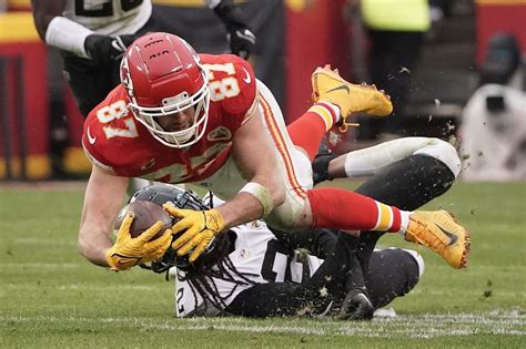 Reports Chiefs Te Travis Kelce Back To Play Vs Bengals Field