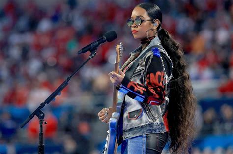 H.E.R. Performs 'America the Beautiful' at Super Bowl 2021: Watch