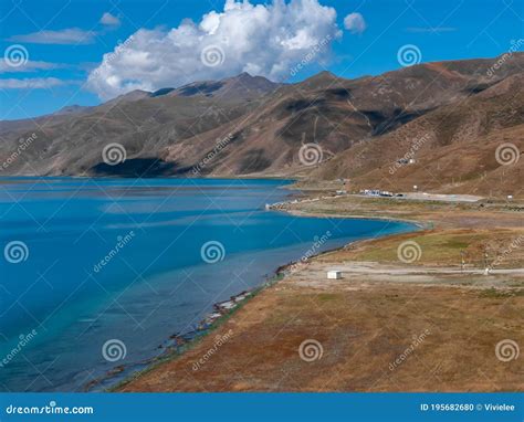 Yamdrok Lake One Of The Three Largest Sacred Lakes In Tibet Stock